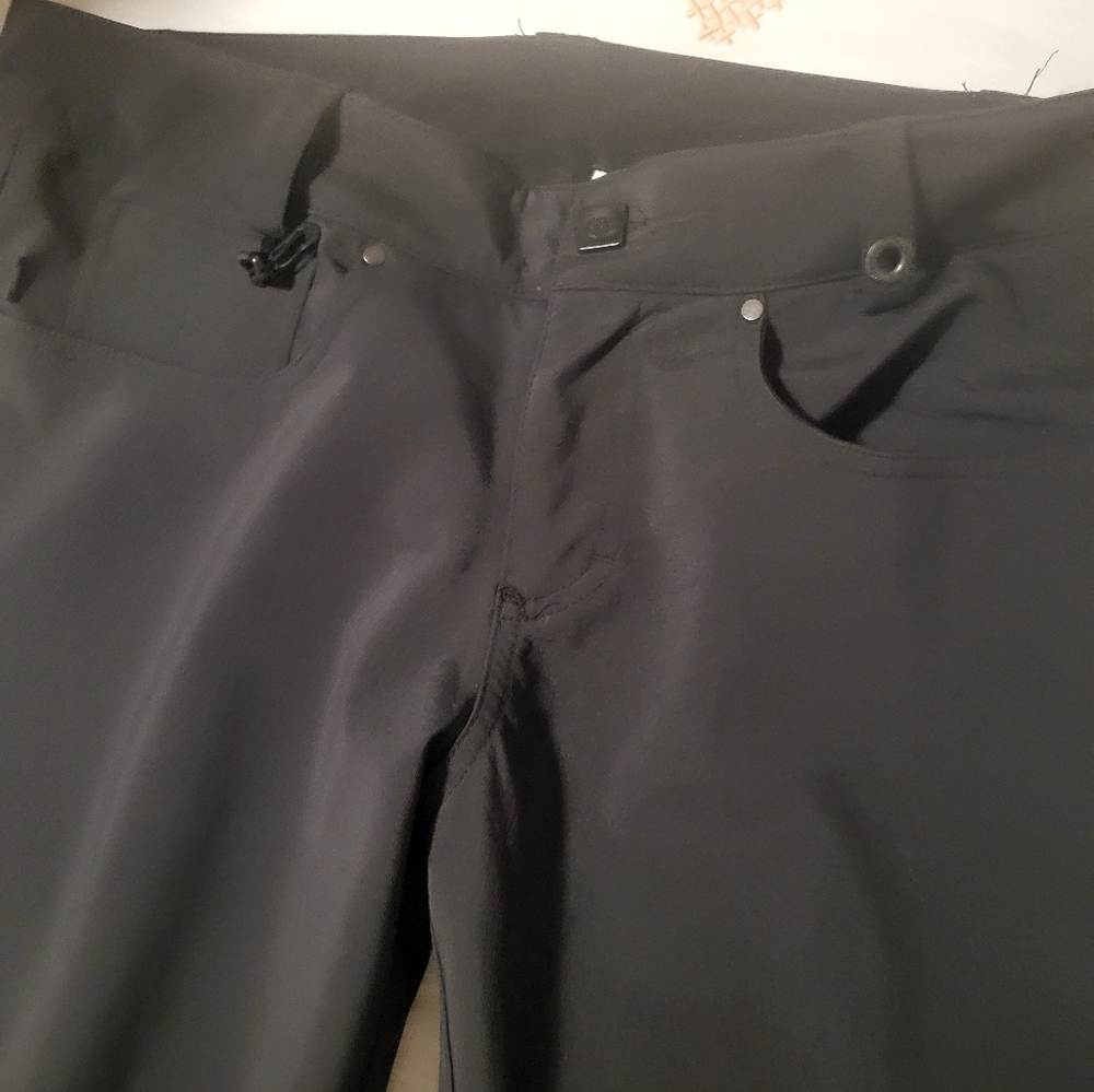 686 Women's Black Snowboarding Pants